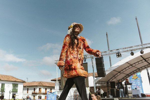 Revamp Your UK Wardrobe: Creative Ways to Embrace Neon Colors for a Trendy Style